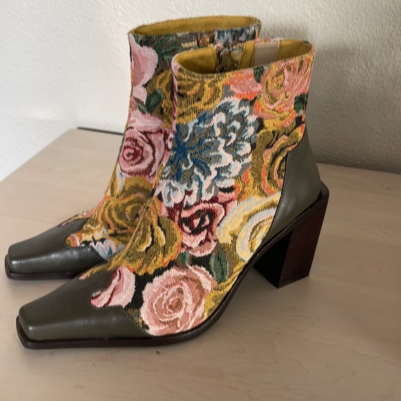 Jeffrey Campbell Brocade Jacquard Western Boots - Size 7 - Picture 4 of 9